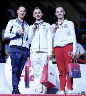 app podium hoop ph simone ferraro sfa02840 copia